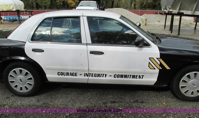 image for item G9402 2008 Ford Crown Victoria Police Interceptor