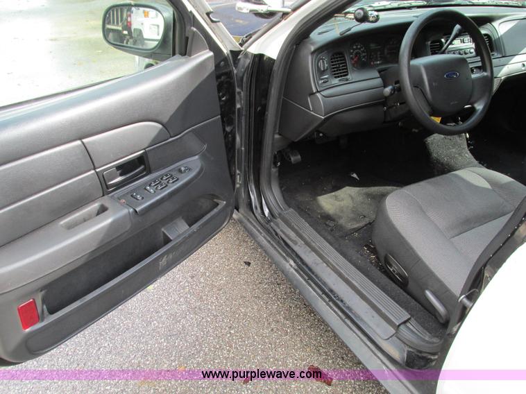 image for item G9402 2008 Ford Crown Victoria Police Interceptor