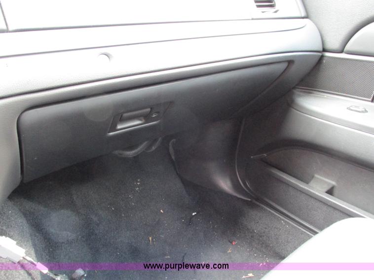 image for item G9402 2008 Ford Crown Victoria Police Interceptor