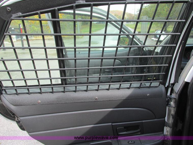 image for item G9402 2008 Ford Crown Victoria Police Interceptor