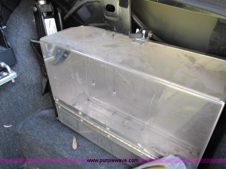 image for item G9402 2008 Ford Crown Victoria Police Interceptor