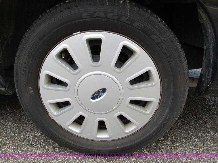 image for item G9402 2008 Ford Crown Victoria Police Interceptor