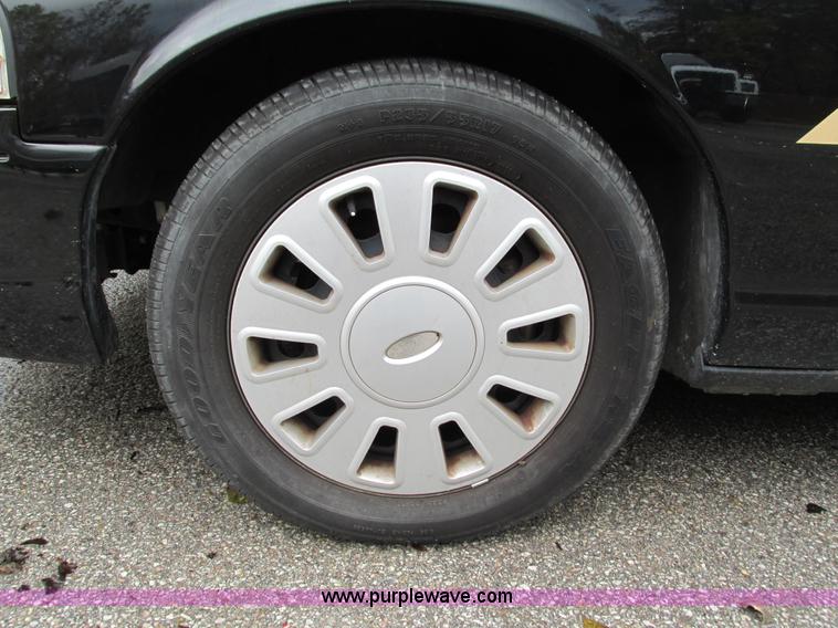 image for item G9402 2008 Ford Crown Victoria Police Interceptor