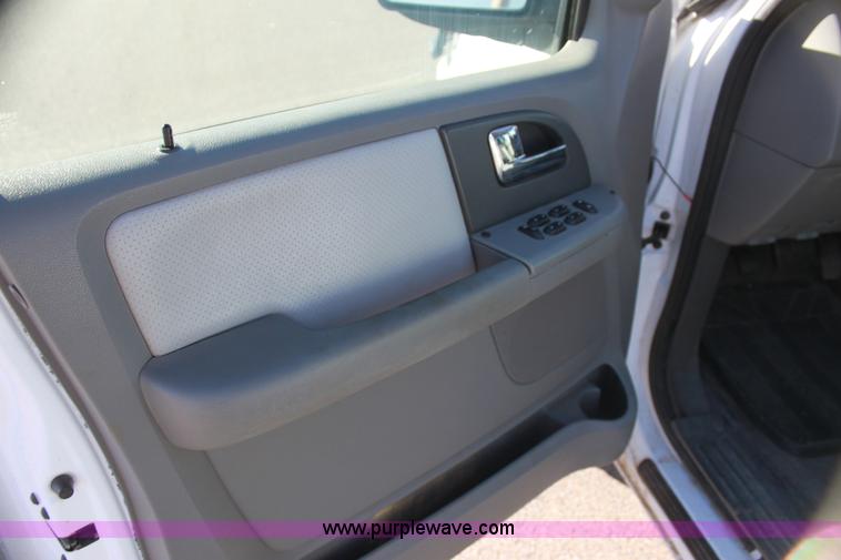 image for item H7307 2005 Ford Expedition XLT SUV