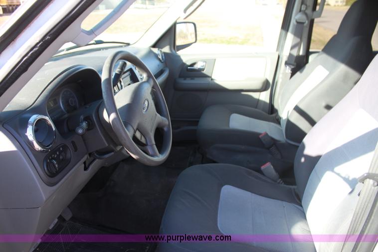 image for item H7307 2005 Ford Expedition XLT SUV