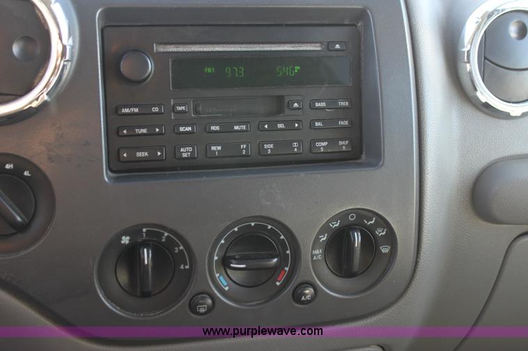 image for item H7307 2005 Ford Expedition XLT SUV