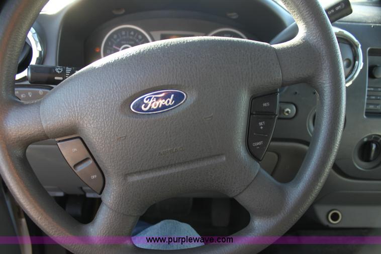 image for item H7307 2005 Ford Expedition XLT SUV