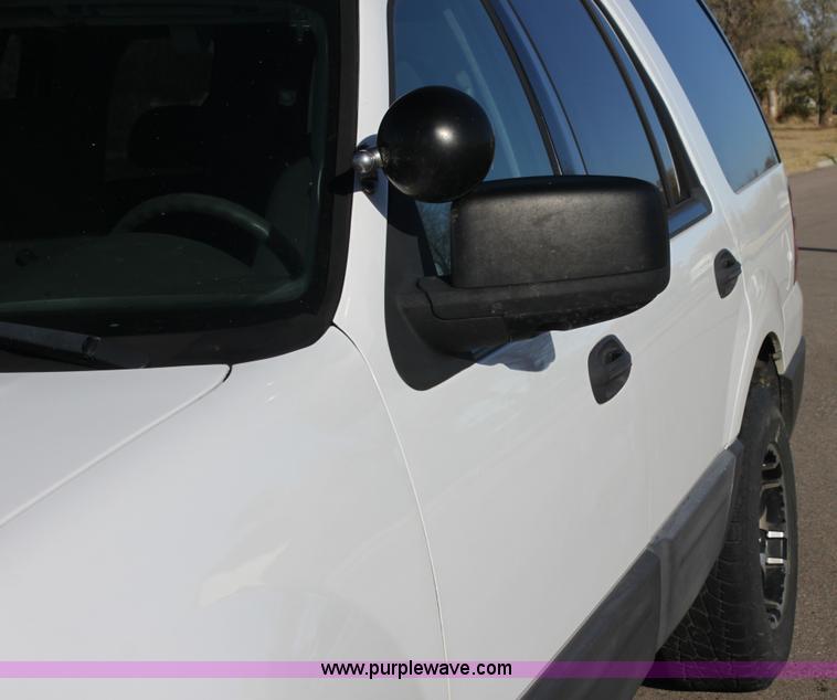 image for item H7307 2005 Ford Expedition XLT SUV