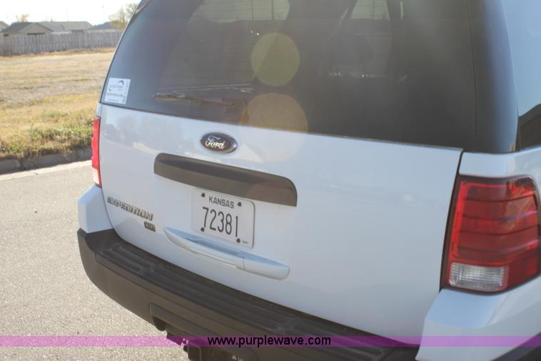 image for item H7307 2005 Ford Expedition XLT SUV