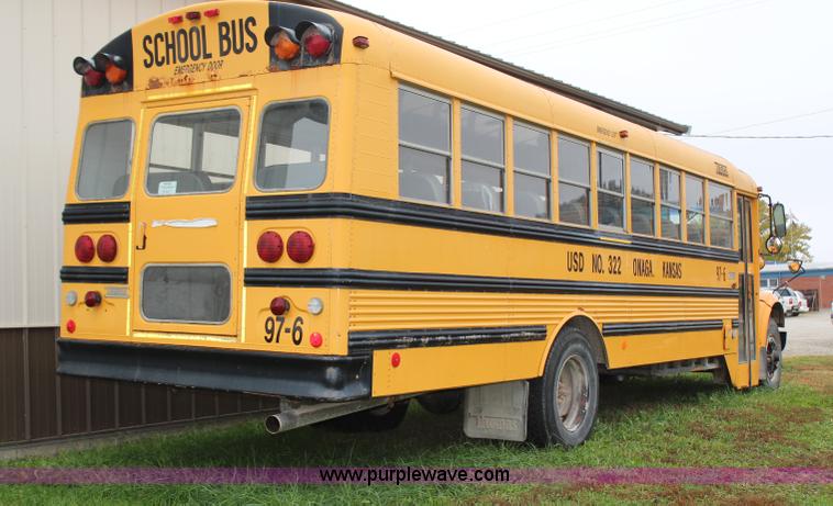 image for item H7964 1997 International 3800 school bus