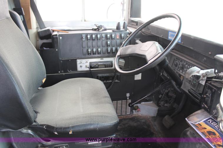 image for item H7964 1997 International 3800 school bus