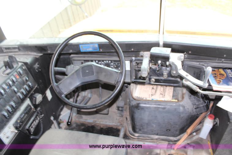 image for item H7964 1997 International 3800 school bus