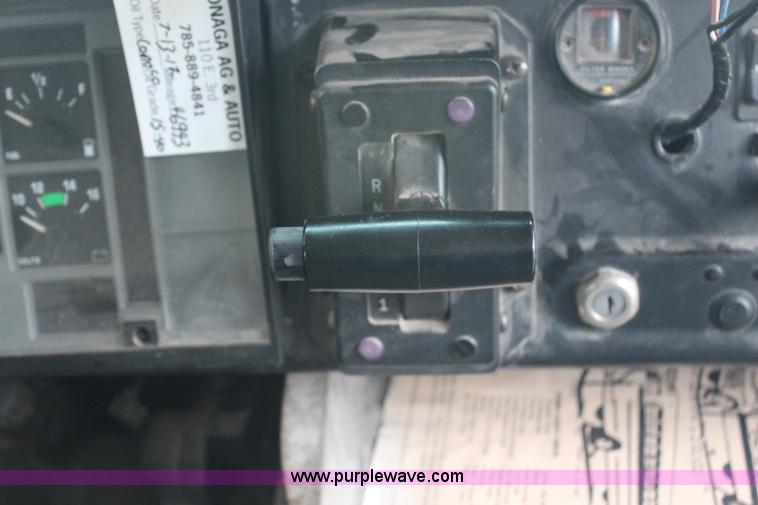 image for item H7964 1997 International 3800 school bus