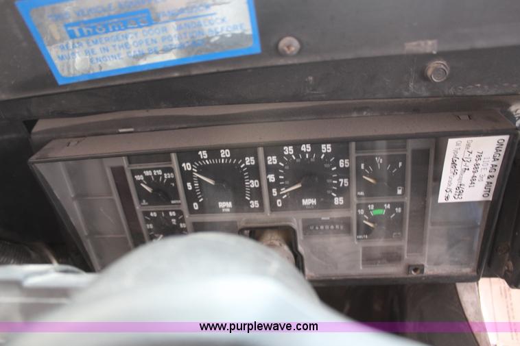 image for item H7964 1997 International 3800 school bus