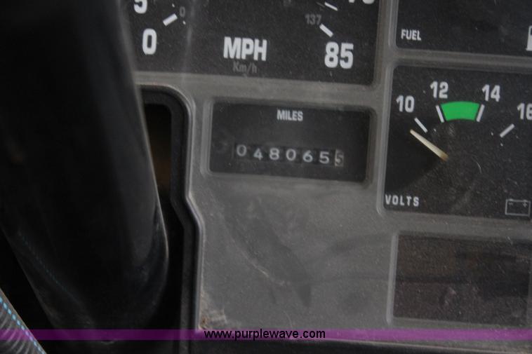 image for item H7964 1997 International 3800 school bus