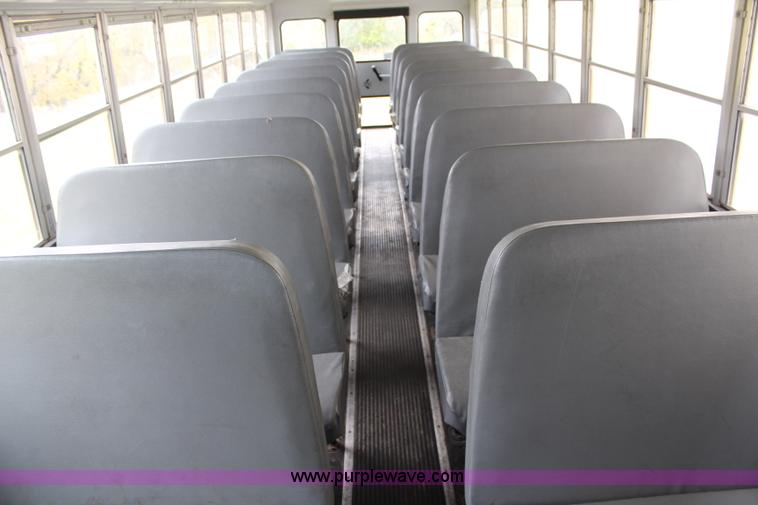 image for item H7964 1997 International 3800 school bus