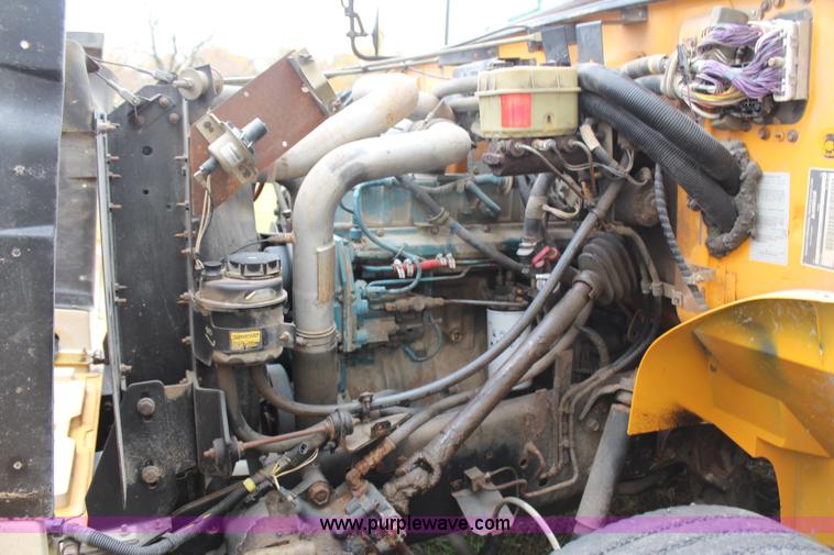 image for item H7964 1997 International 3800 school bus