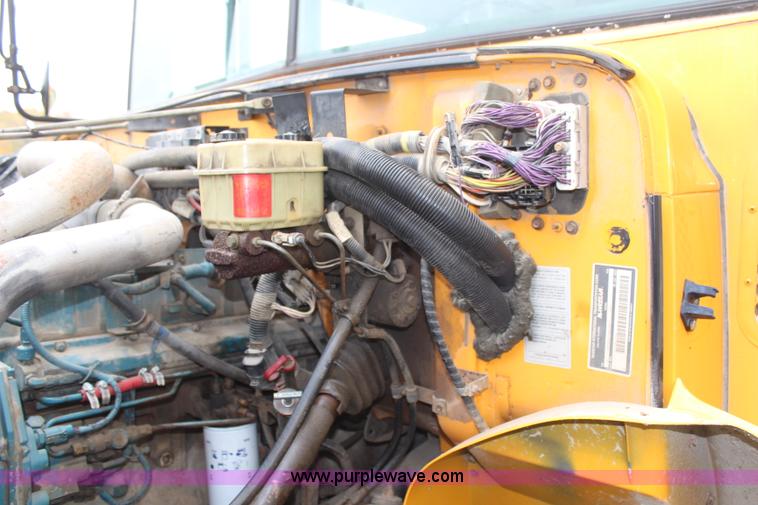 image for item H7964 1997 International 3800 school bus