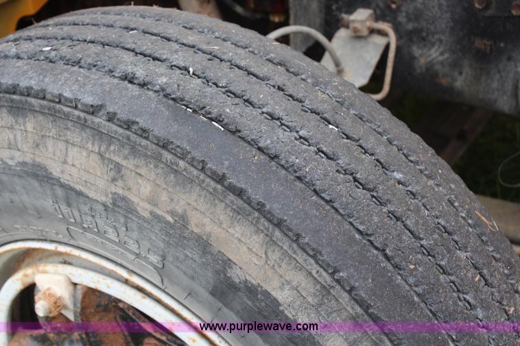 image for item H7964 1997 International 3800 school bus