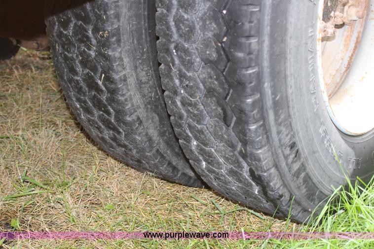 image for item H7964 1997 International 3800 school bus