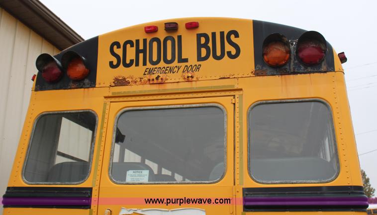 image for item H7964 1997 International 3800 school bus