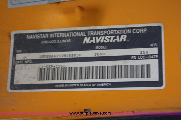 image for item H7964 1997 International 3800 school bus