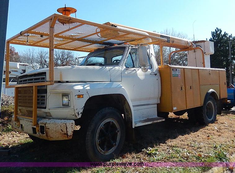 image for item H9534 1986 Ford F600G bucket truck