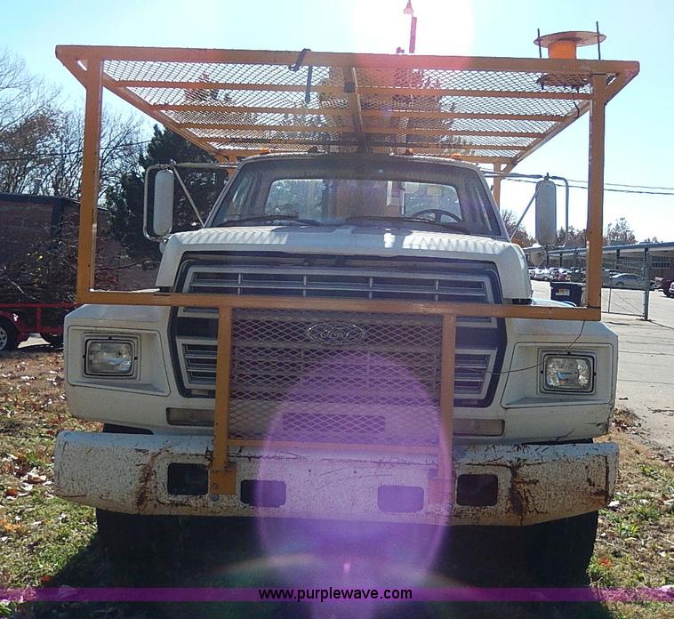 image for item H9534 1986 Ford F600G bucket truck