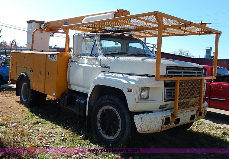 image for item H9534 1986 Ford F600G bucket truck
