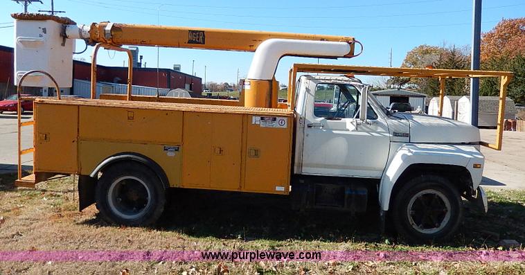 image for item H9534 1986 Ford F600G bucket truck