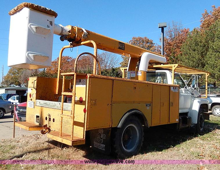 image for item H9534 1986 Ford F600G bucket truck