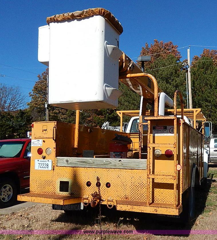 image for item H9534 1986 Ford F600G bucket truck