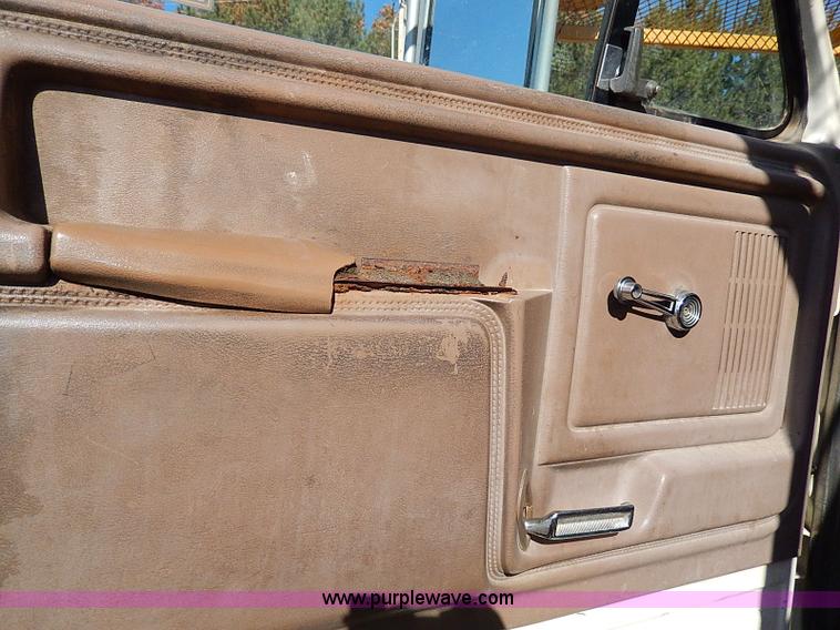 image for item H9534 1986 Ford F600G bucket truck