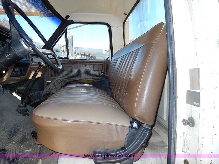 image for item H9534 1986 Ford F600G bucket truck