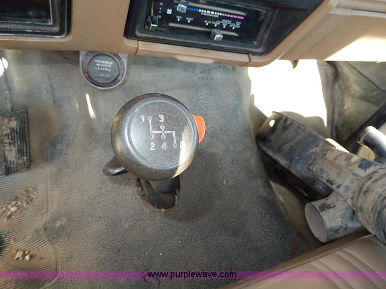 image for item H9534 1986 Ford F600G bucket truck