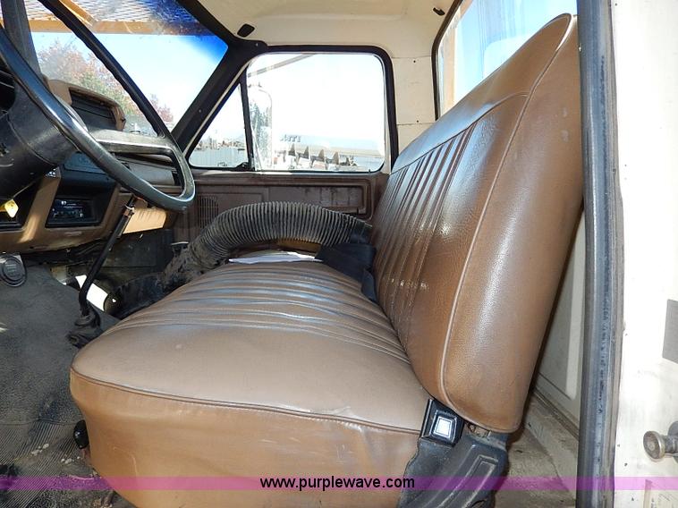 image for item H9534 1986 Ford F600G bucket truck