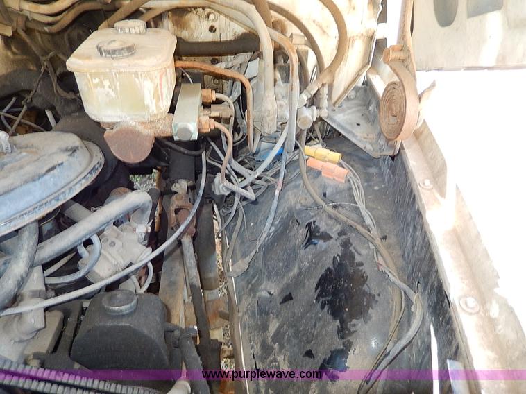 image for item H9534 1986 Ford F600G bucket truck