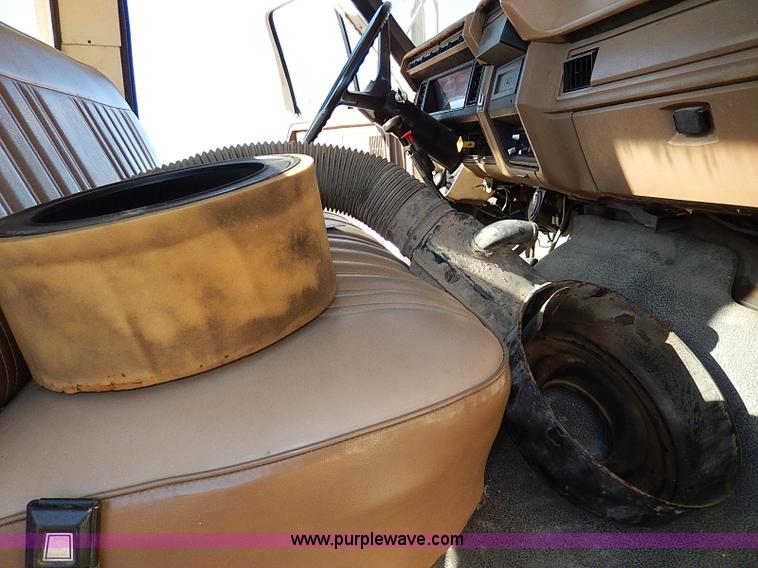 image for item H9534 1986 Ford F600G bucket truck