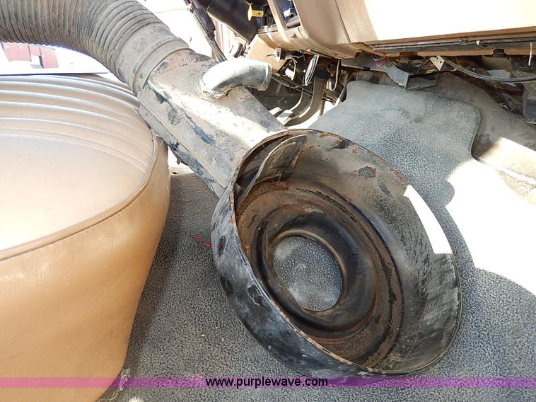 image for item H9534 1986 Ford F600G bucket truck