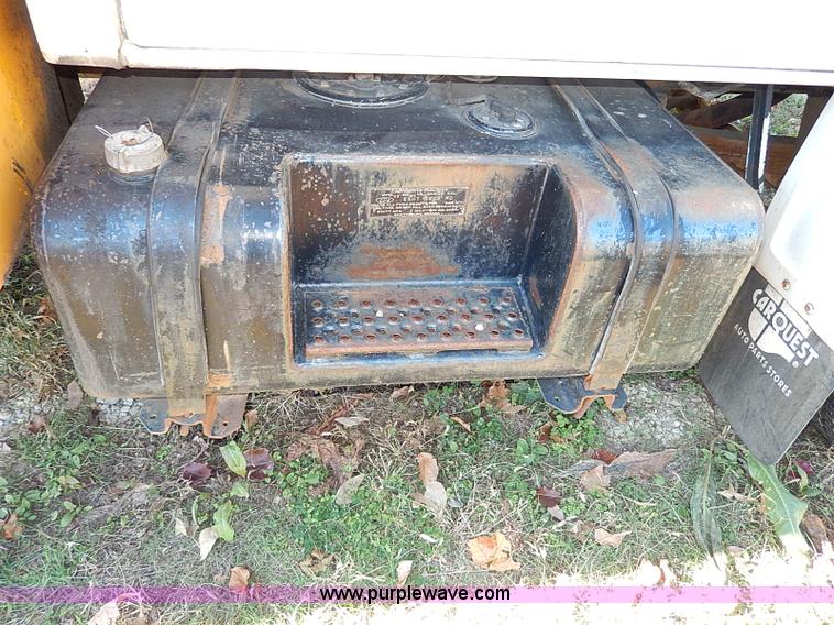 image for item H9534 1986 Ford F600G bucket truck