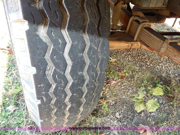 image for item H9534 1986 Ford F600G bucket truck