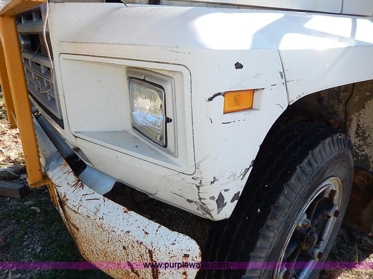 image for item H9534 1986 Ford F600G bucket truck