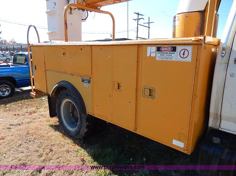 image for item H9534 1986 Ford F600G bucket truck