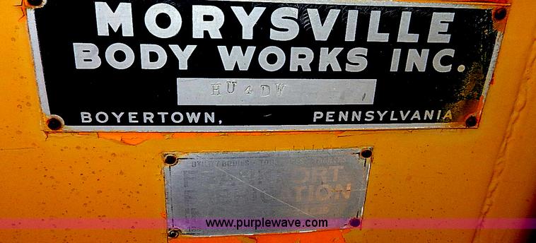 image for item H9534 1986 Ford F600G bucket truck