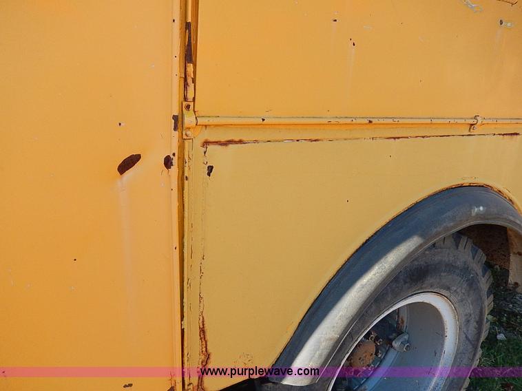 image for item H9534 1986 Ford F600G bucket truck