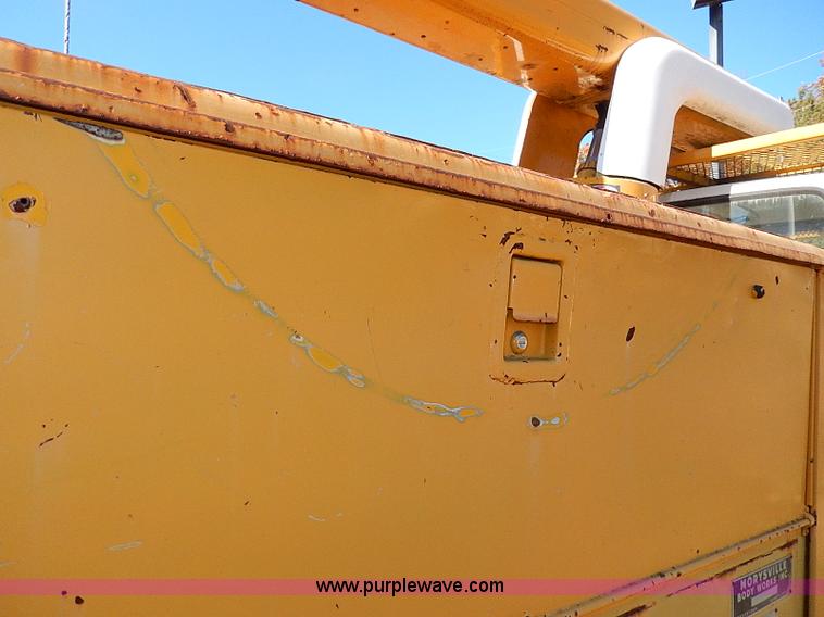 image for item H9534 1986 Ford F600G bucket truck