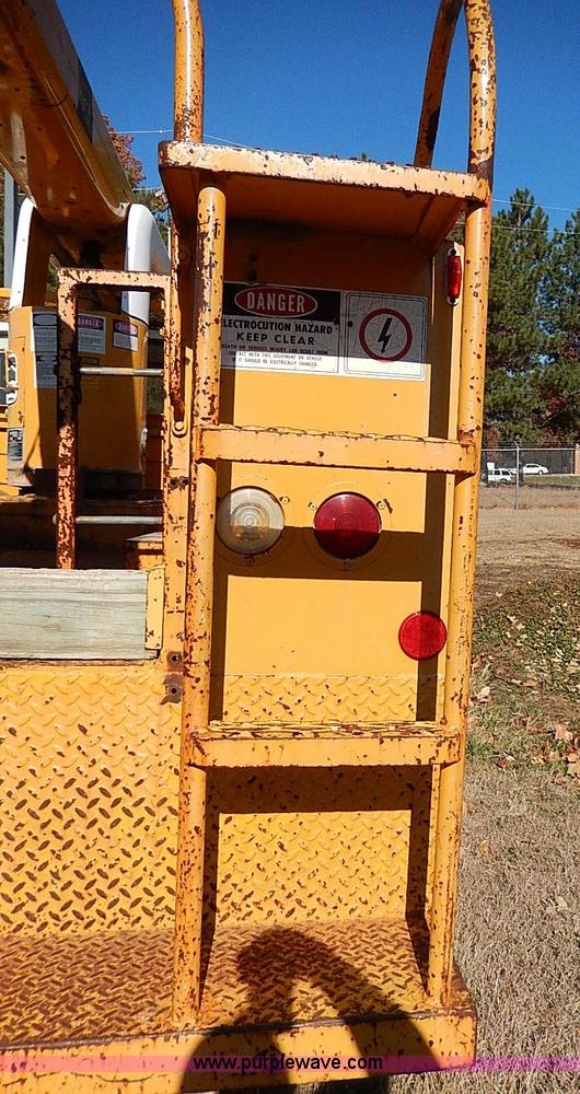 image for item H9534 1986 Ford F600G bucket truck