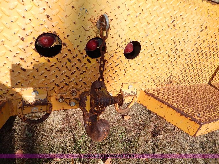 image for item H9534 1986 Ford F600G bucket truck