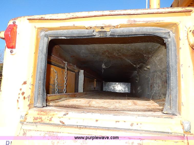 image for item H9534 1986 Ford F600G bucket truck