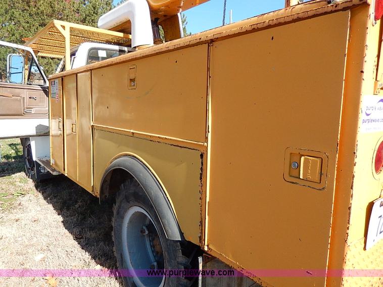 image for item H9534 1986 Ford F600G bucket truck